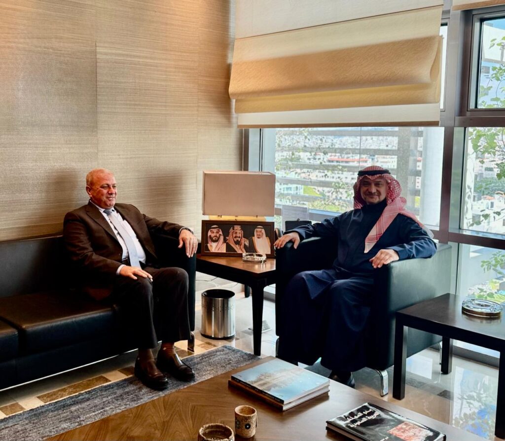 b2597bc54eb85f2469b3a617d95dd8e4